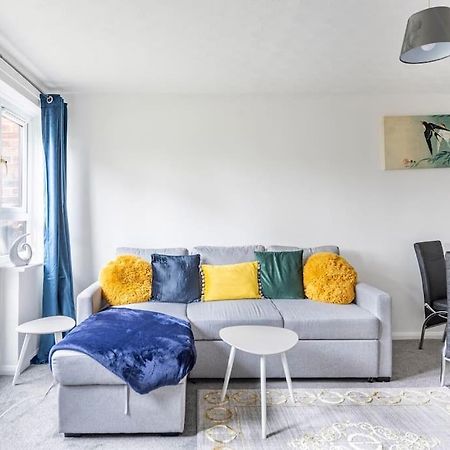 Two Bedroom Flat Near Colchester Hospital With Free Parking And Internet Mile End Eksteriør bilde