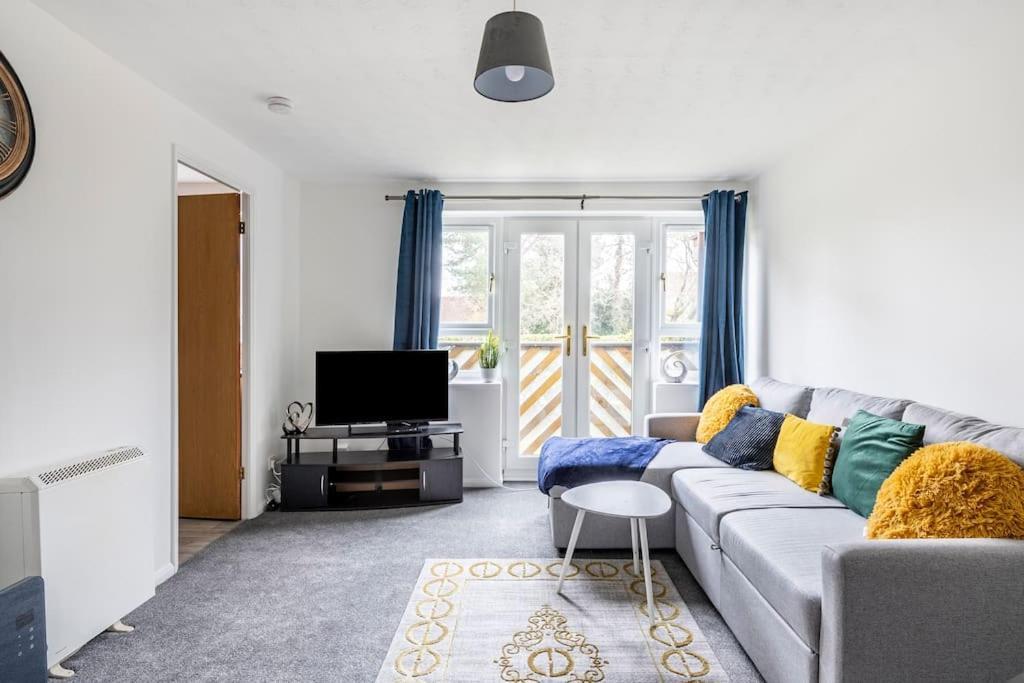 Two Bedroom Flat Near Colchester Hospital With Free Parking And Internet Mile End Eksteriør bilde